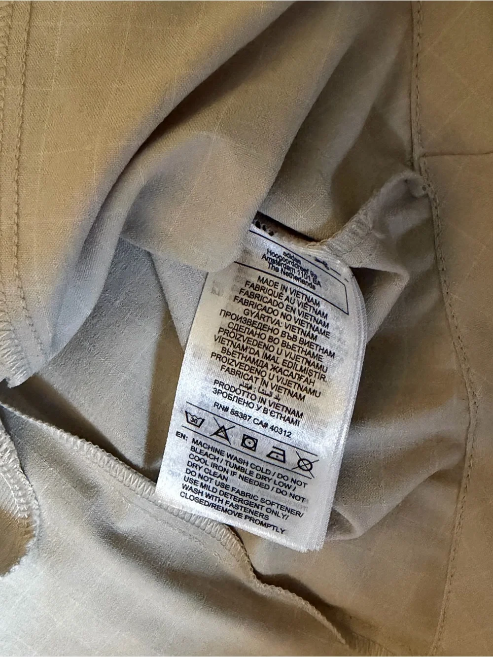 adidas men’s Beige Lightweight golf jacket size m